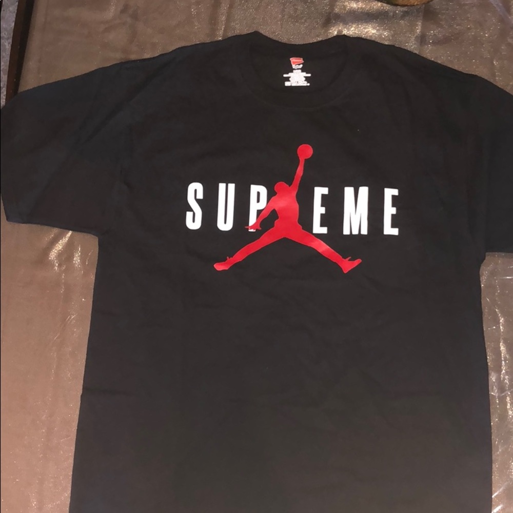 Jordan supreme large black tee